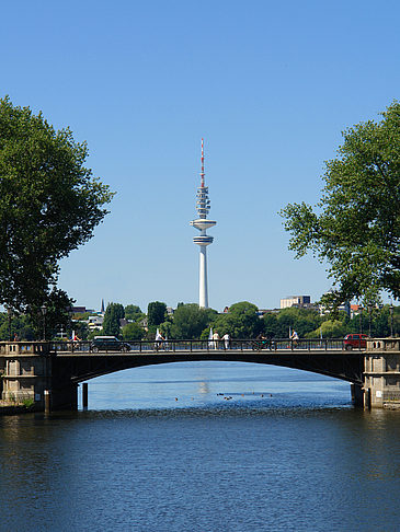 Schwanenwikbrücke und Heinrich-Hertz-Turm - Hamburg (Hamburg)
