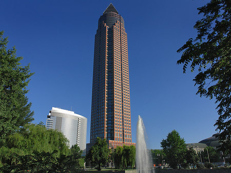 Messeturm mit Ludwig-Erhard-Anlage - Hessen (Frankfurt am Main)