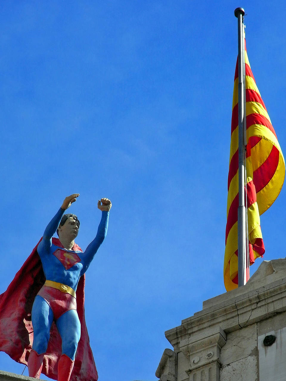  Bildansicht Sehenswürdigkeit  Superman vor dem Museu de Cera in Barcelona