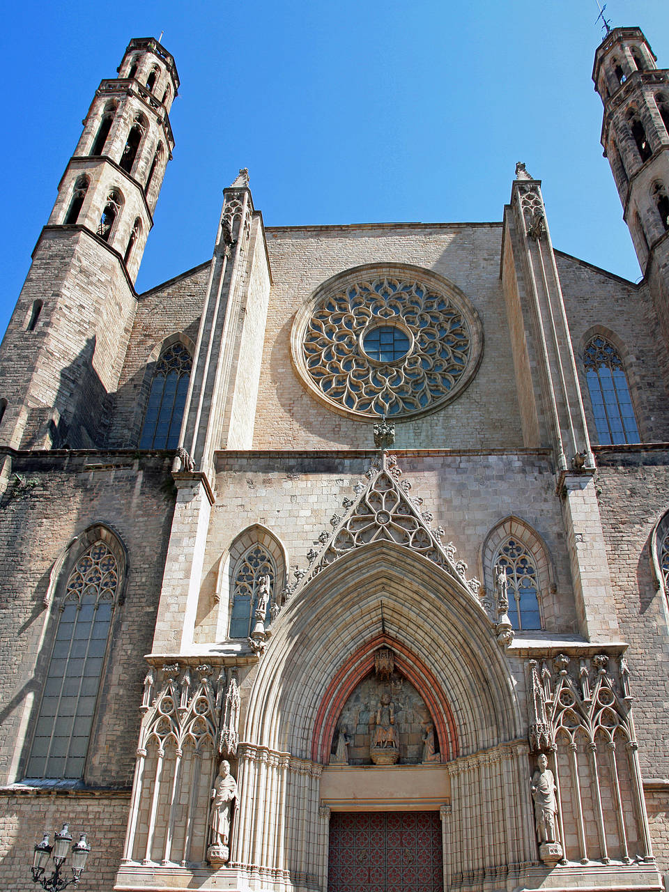Santa Maria del Mar Bild Sehenswürdigkeit  Die Kirche Santa Maria del Mar in der Nähe des Hafens